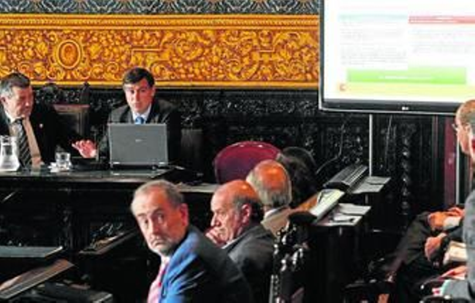 El director general de Industria, Manuel Valle, ayer durante su exposición del Plan Reindus 2014.