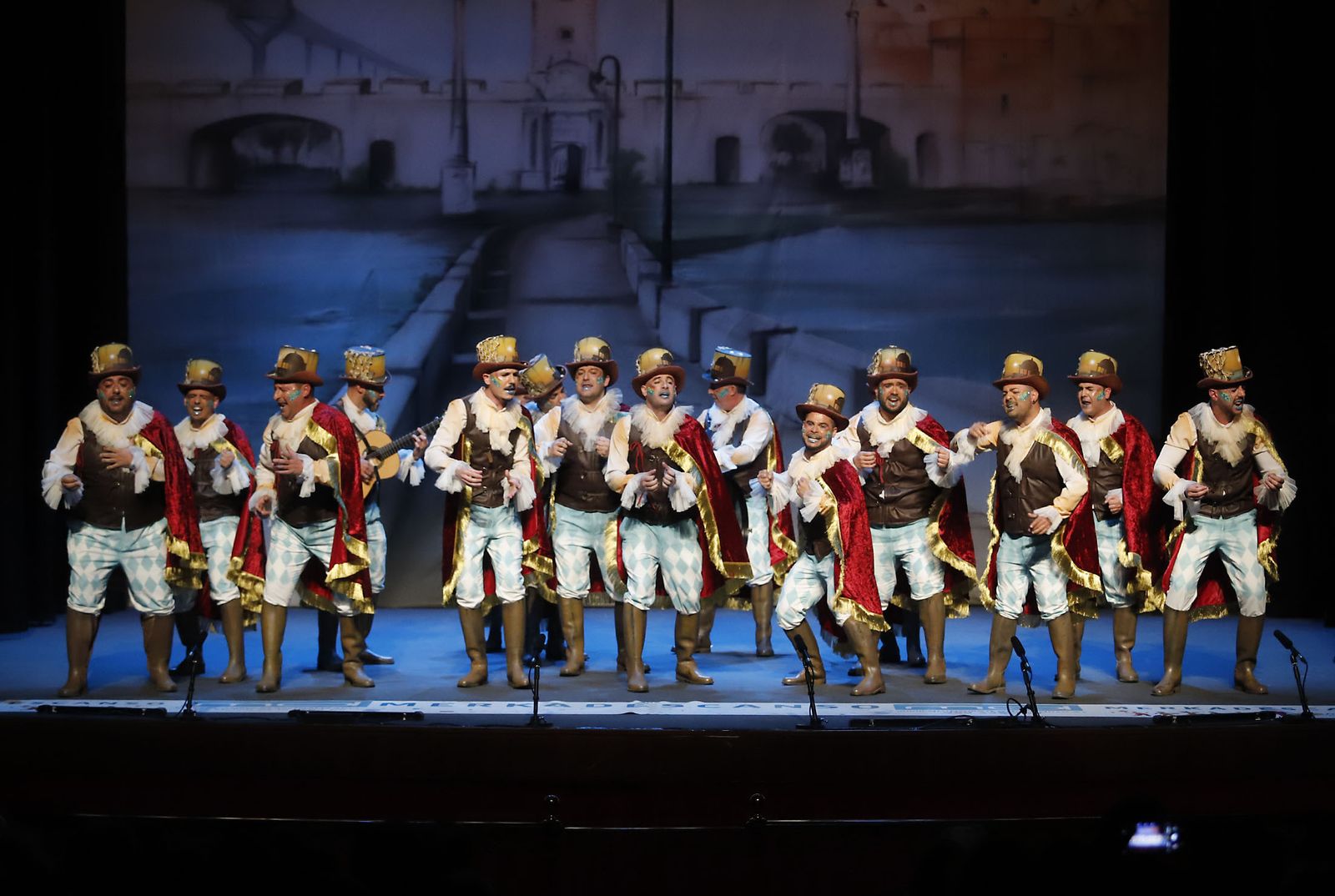 Imágenes de la actuación de la comparsa de Cádiz Los Piraos en el Carnaval Colombino