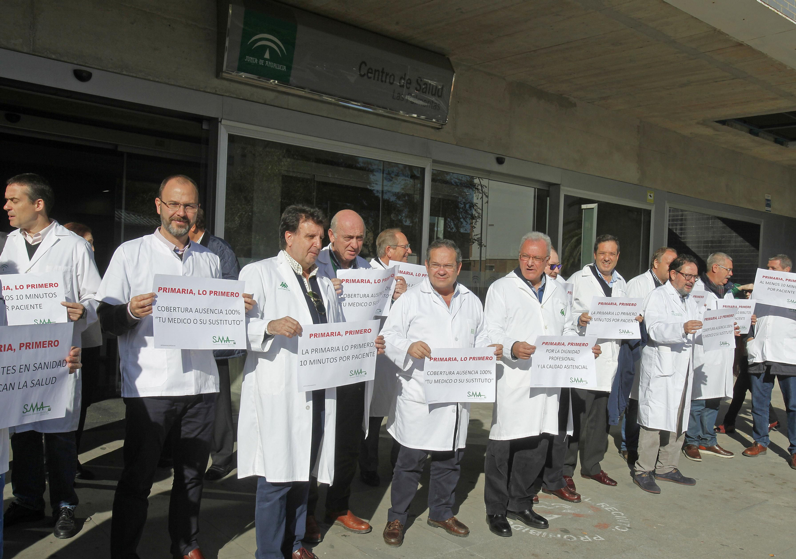 Concentración  de médicos en el centro de salud Las Palmeritas.