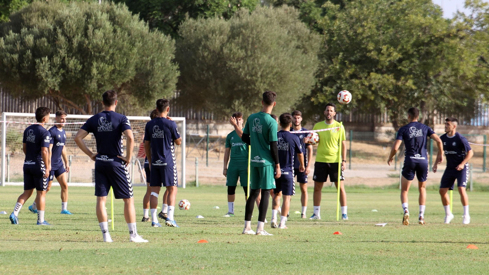 Imágenes del entrenamiento del Xerez DFC en el 'Pepe Ravelo' de Chapín