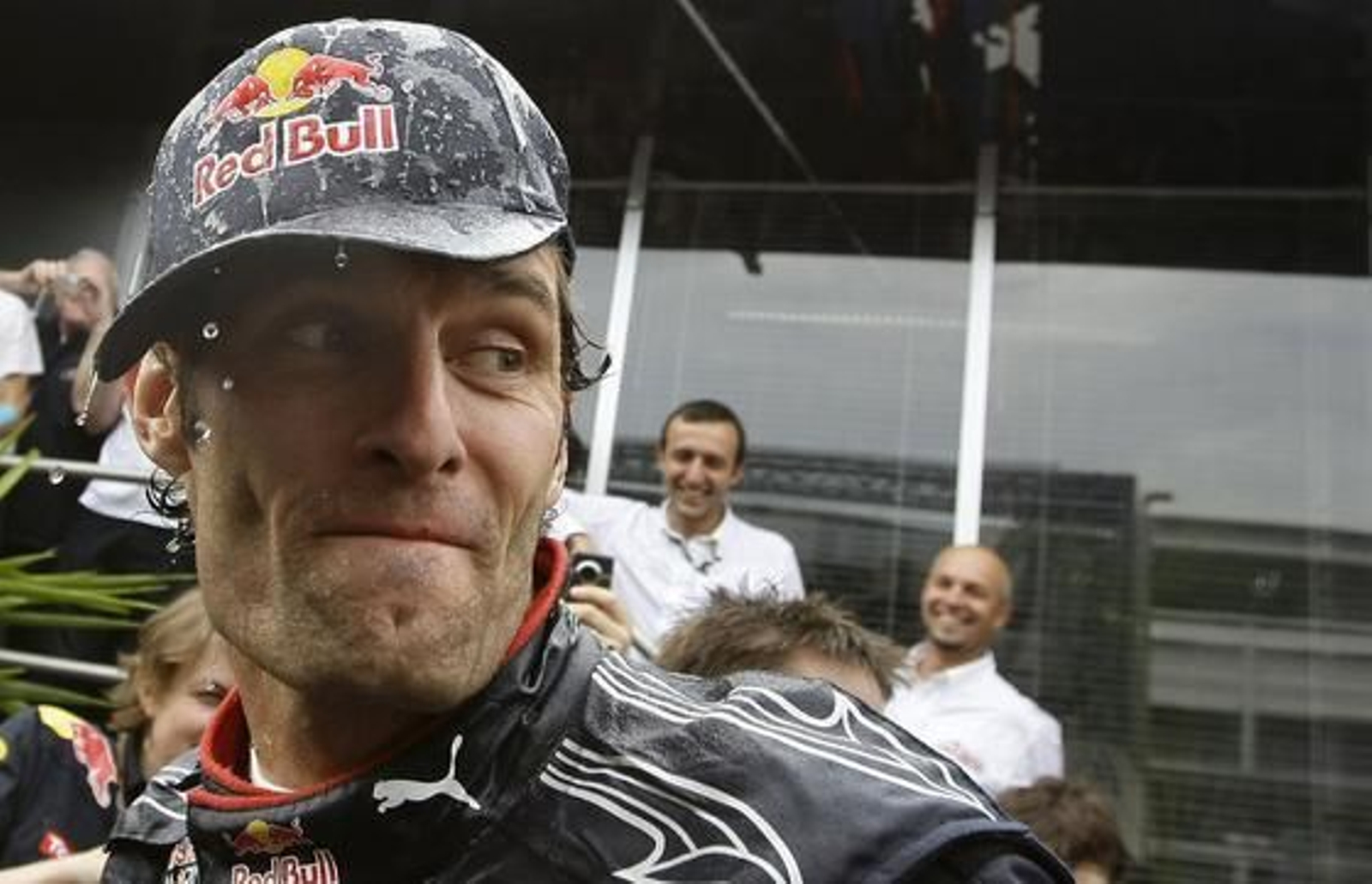 Fernando Alonso queda segundo en un Gran Premio dominado de principio a fin por el piloto de Red Bull Mark Webber. / Reuters