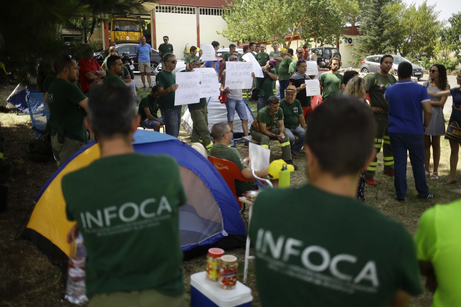 Trabajadores del Infoca protestan en el Cedefo de Ronda.