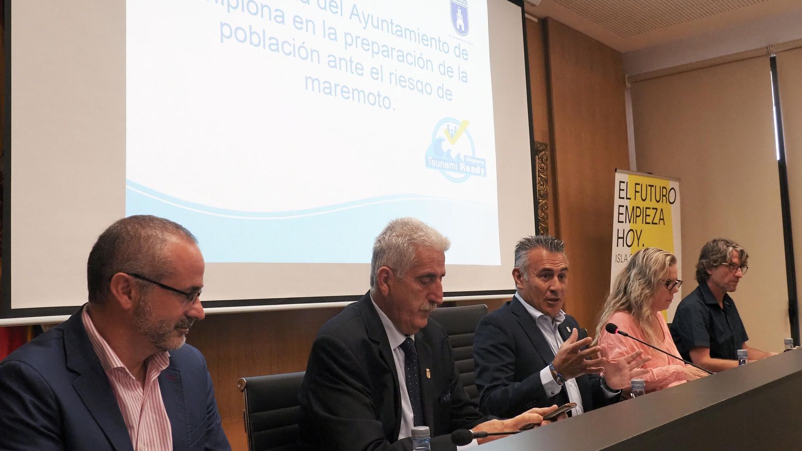 El primer edil isleño, Jenaro Orta, durante su intervención en la jornada