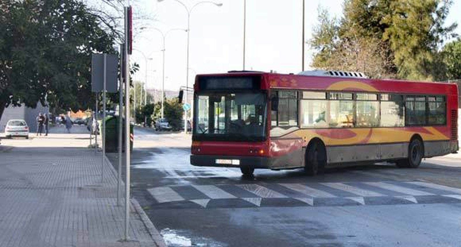 Los autobuses de Tussam tendrán vigilancia policial en el Polígono Sur
