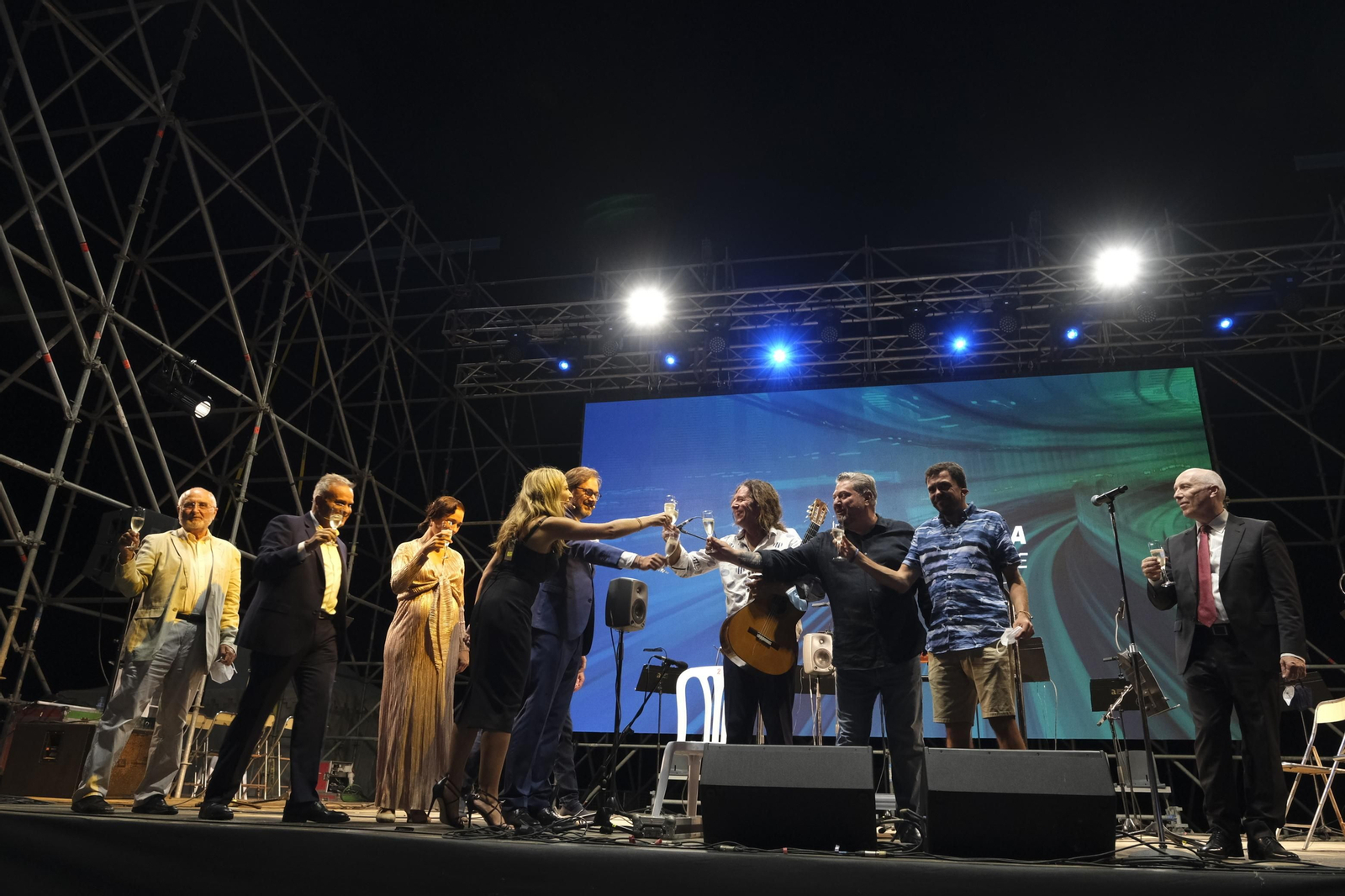 Fotogalería acto reivindicativo por la llegada del AVE a Almería.