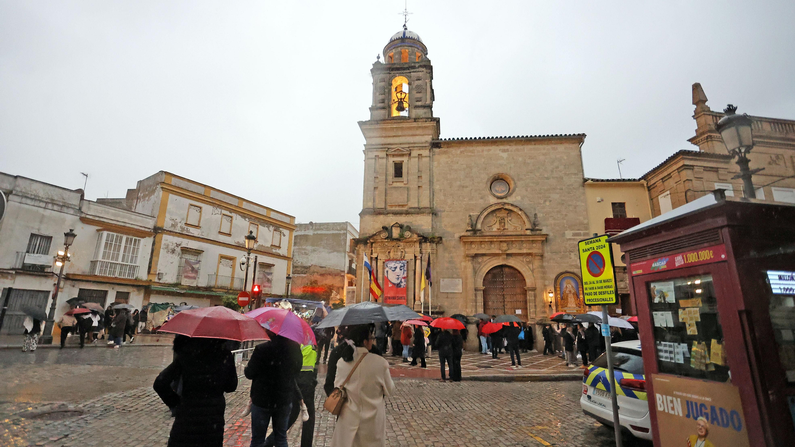 La lluvia apareció en la tarde del Viernes Santo