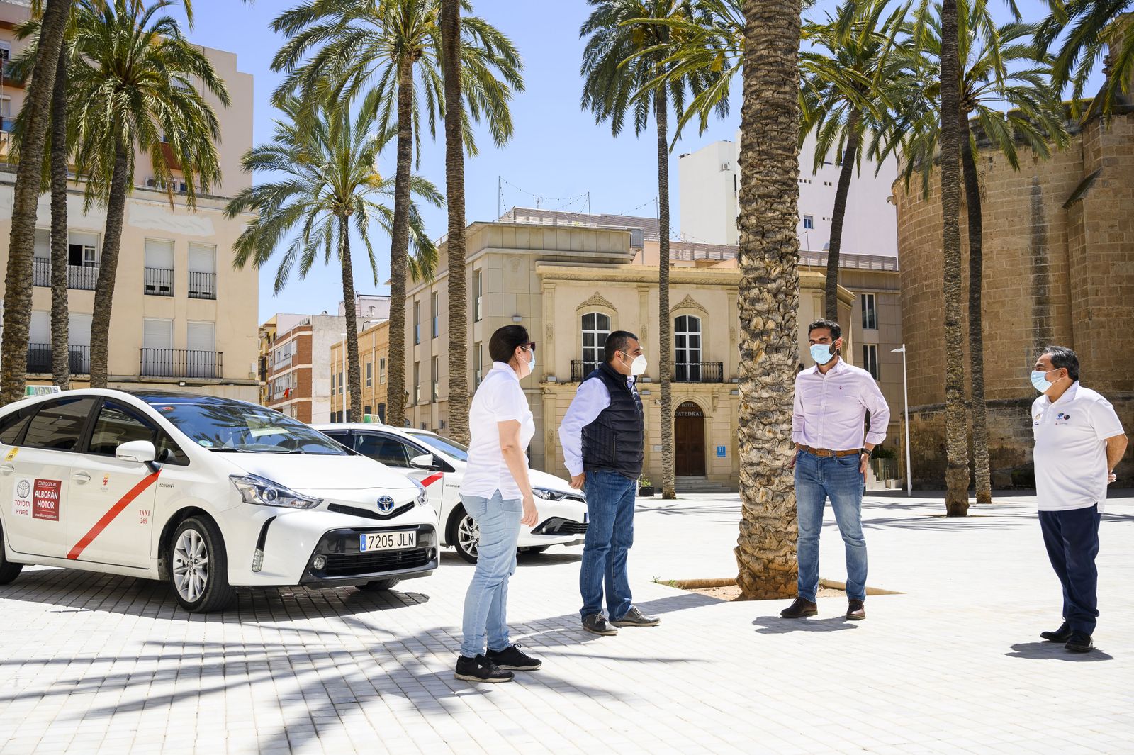 Encuentro del alcalde de Almería con los representantes del sector del taxi al inicio de la pandemia