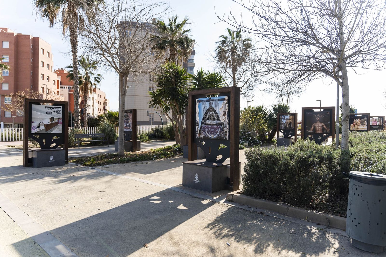 Exposición "La otra mirada" de los Fotógrafos Cofrades de Almería Focoal, en imágenes