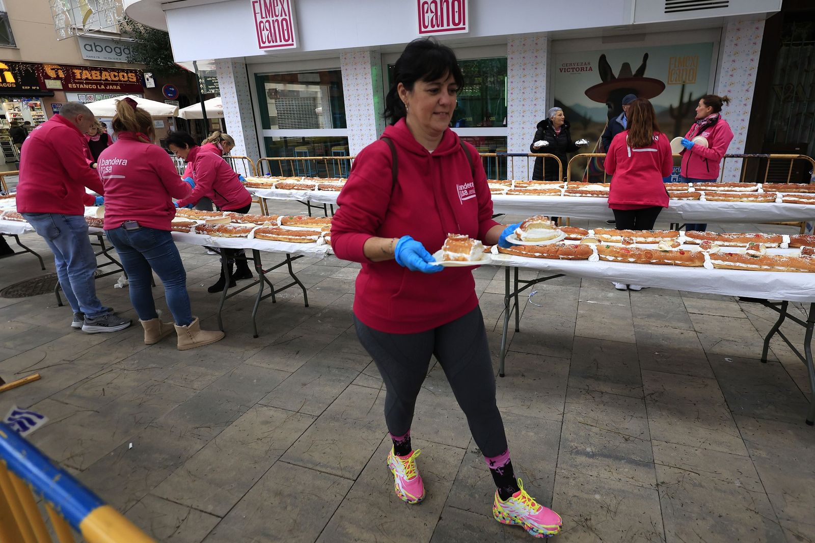 Las fotos del roscón de Reyes solidario en Algeciras
