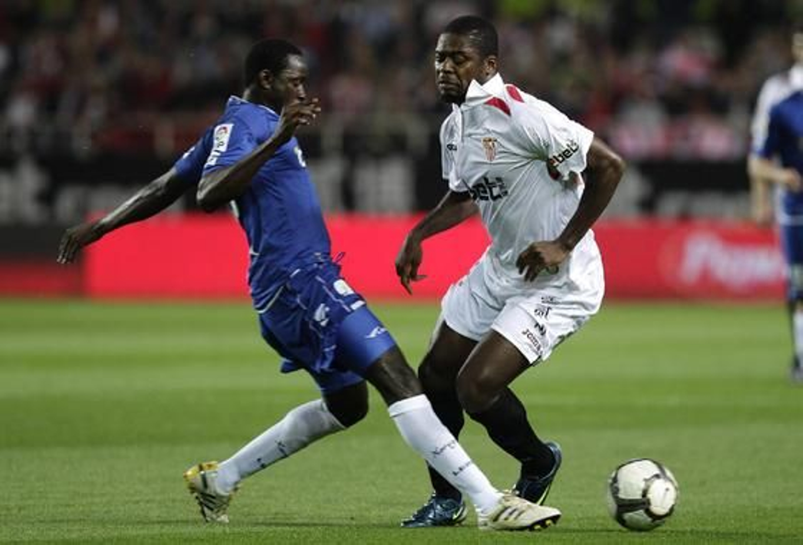 El Sevilla y el Xerez empatan en el Sánchez Pizjuán. / Antonio Pizarro