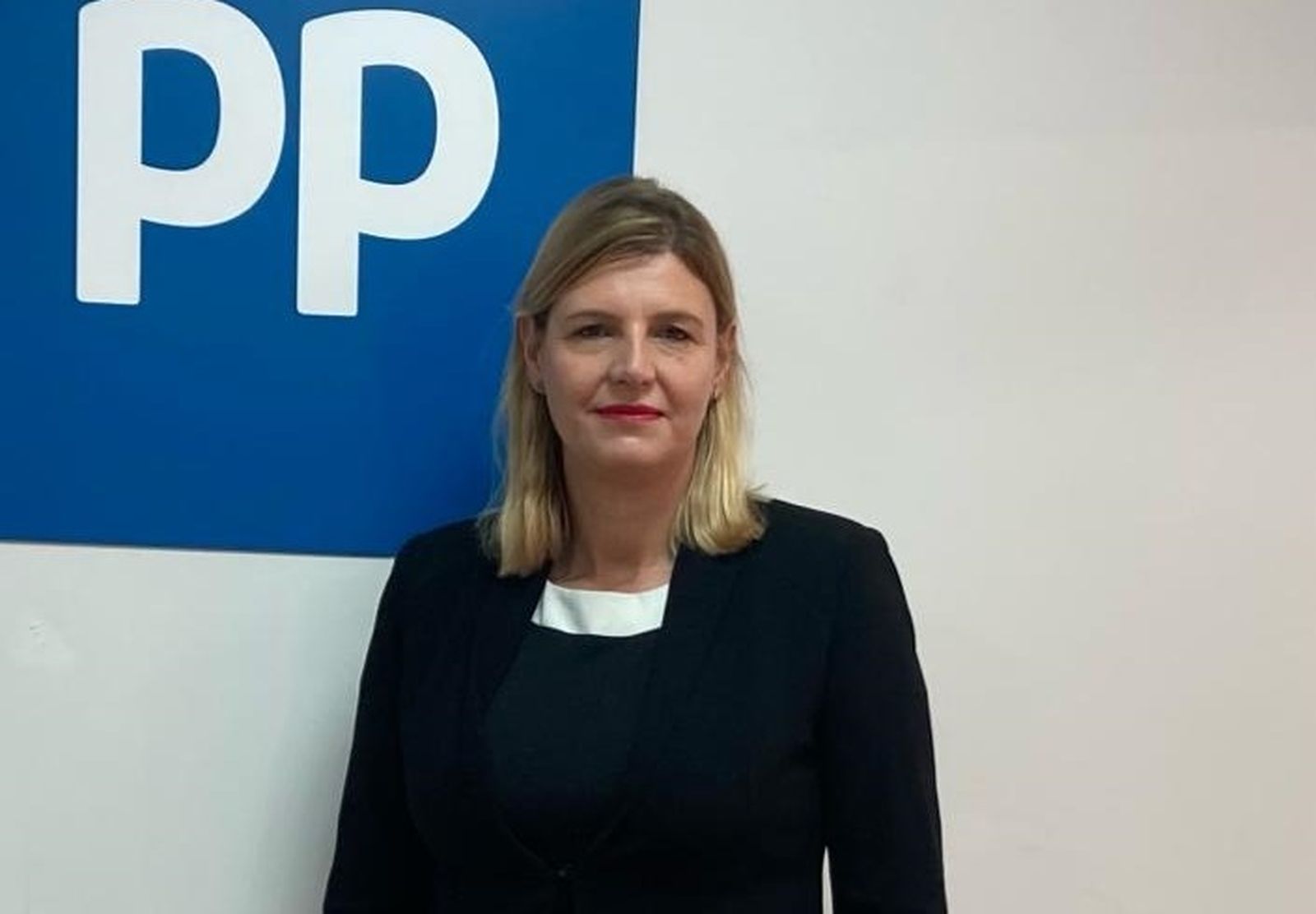 La presidenta del PP de La Zubia, Inmaculada Hernández