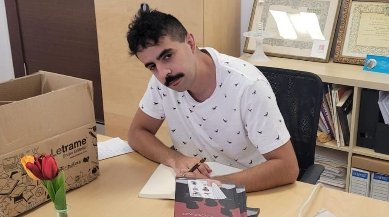 A.J. Villén presenta su primera novela este sábado 17 de mayo en la sala Zaida. A.J. Villén presenta su primera novela este sábado 17 de mayo en la sala Zaida.