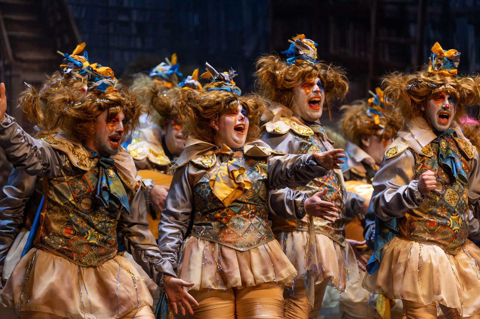 Imágenes de la actuación de la comparsa  de  Dos Hermanas "Feberillo el loco" en el Carnaval Colombino