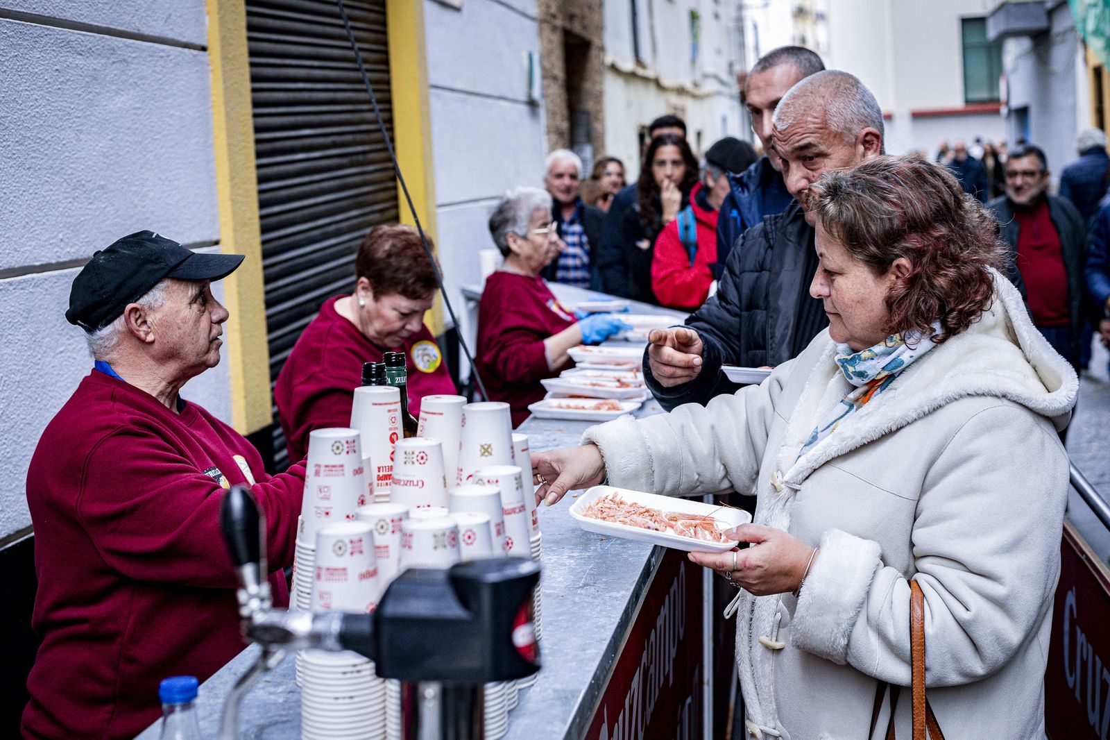 Las imágenes de la erizada popular del Carnaval de Cádiz 2026
