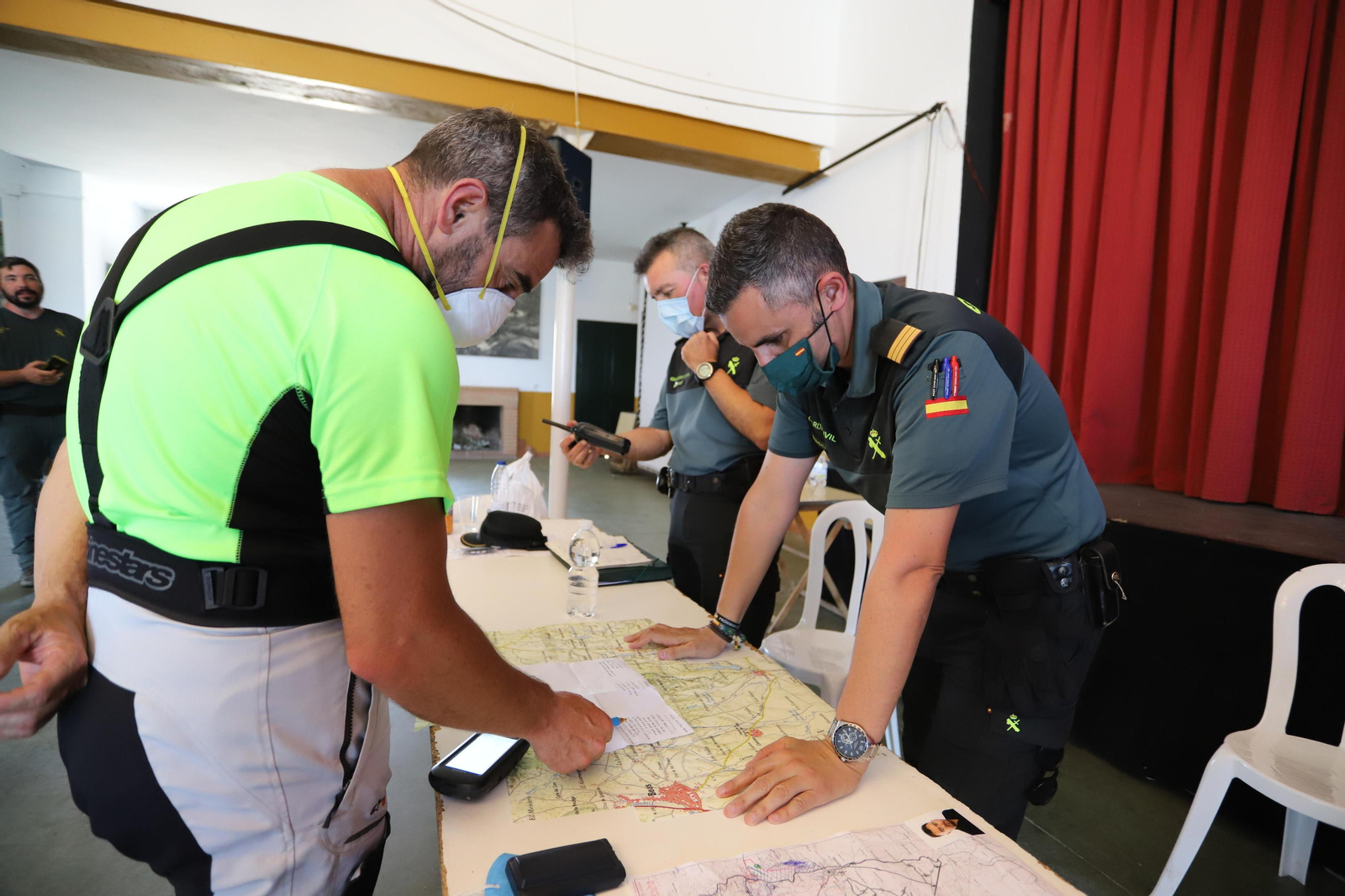 Agentes de la Guardia Civil planifican la búsqueda del desaparecido, Jorge Alamillo Malavé.