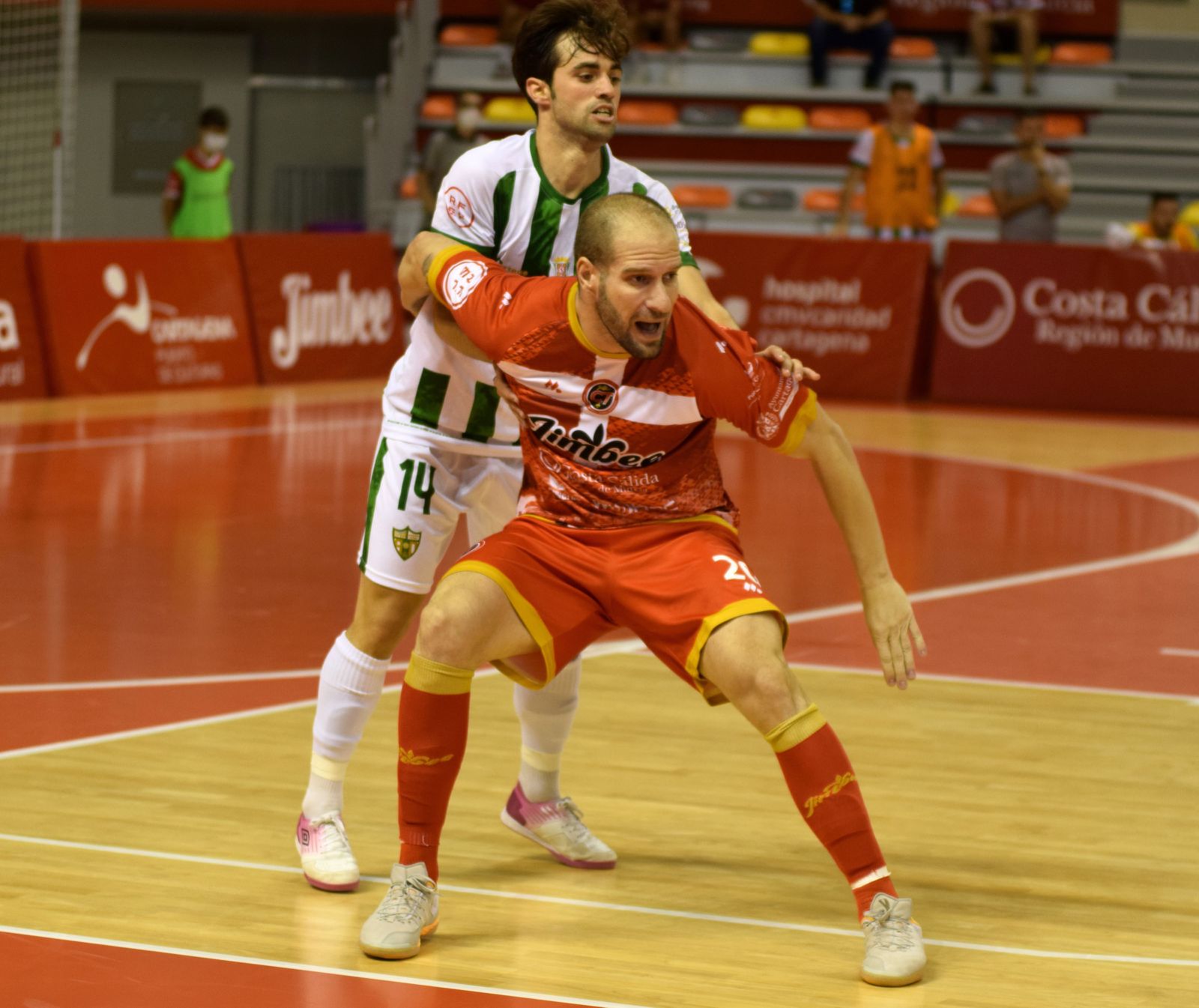 Un lance del encuentro entre el Córdoba Futsal y el Cartagena.