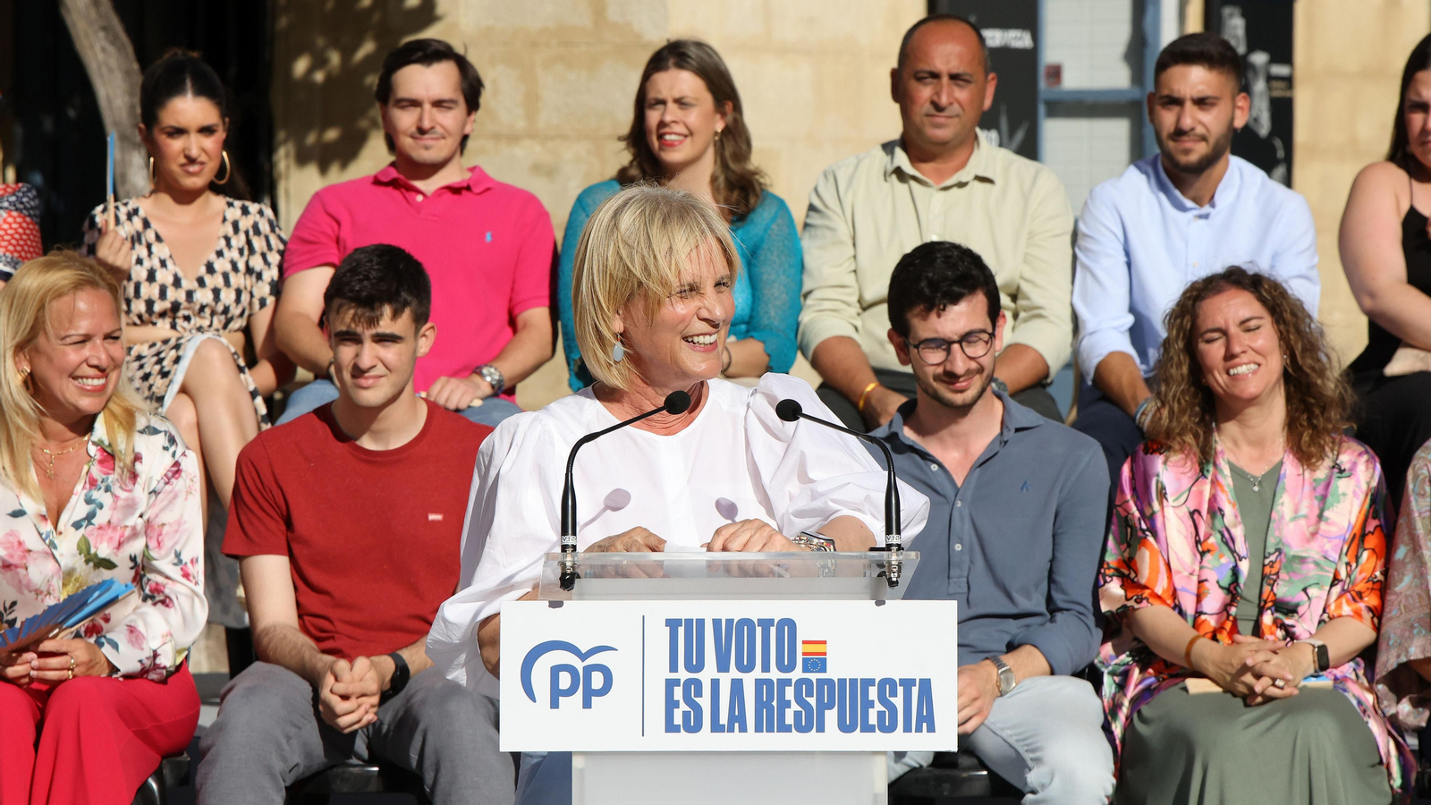 Dolors Montserrat, en campaña de las Europeas en Jerez