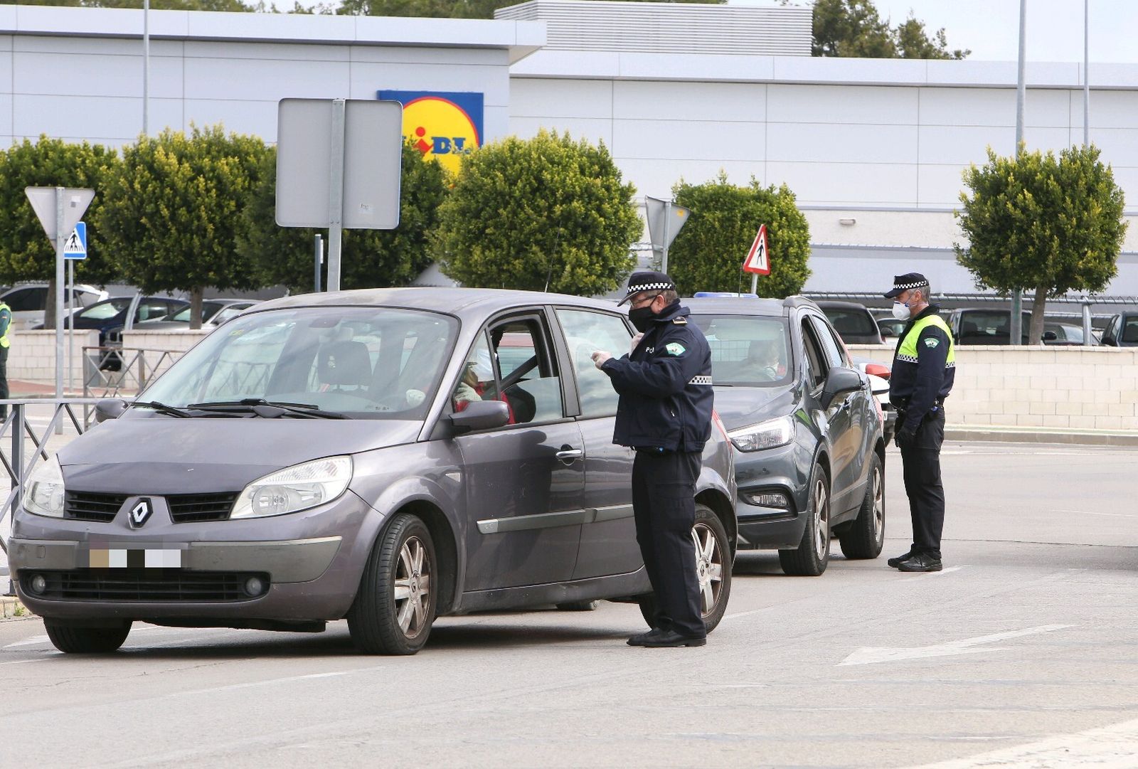Control en la rotonda de Salmorejo, frente a Mercadona y Lidl.