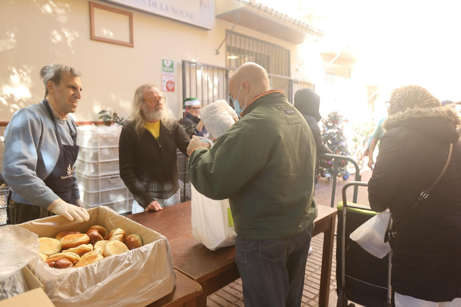 Las manos de la solidaridad en Málaga, en fotos