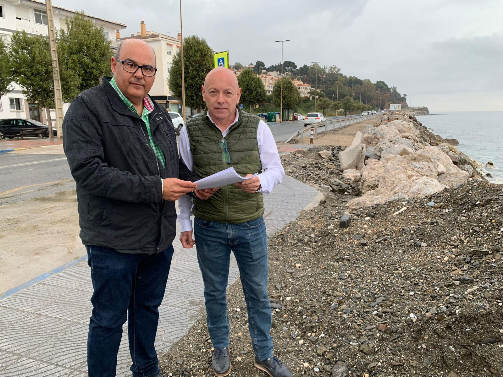 El presidente del PP, Jesús Lupiáñez y el concejal Jorge Díaz esta mañana en Mezquitilla
