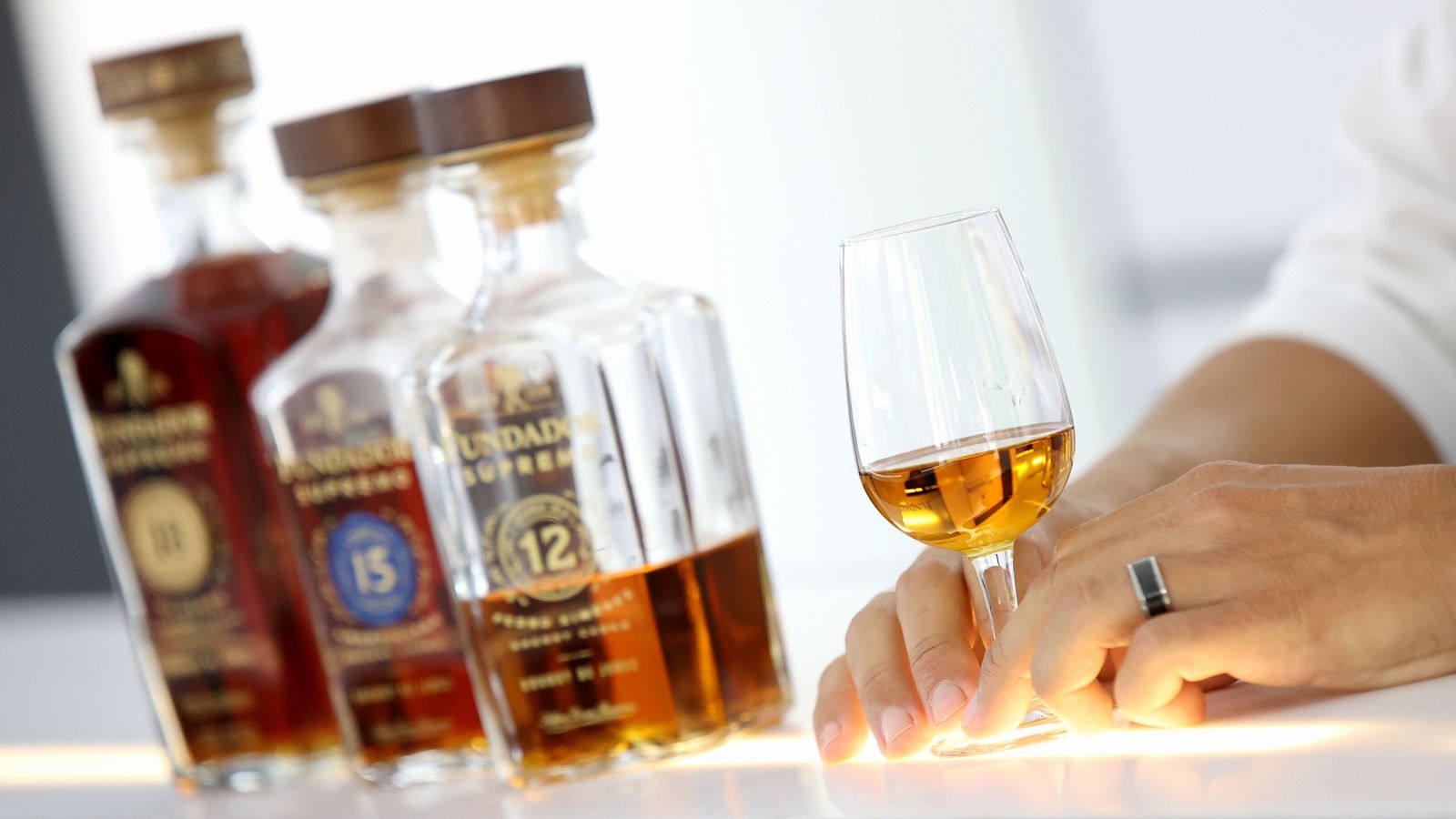 Una imagen de los brandys gama suprema de Fundador.