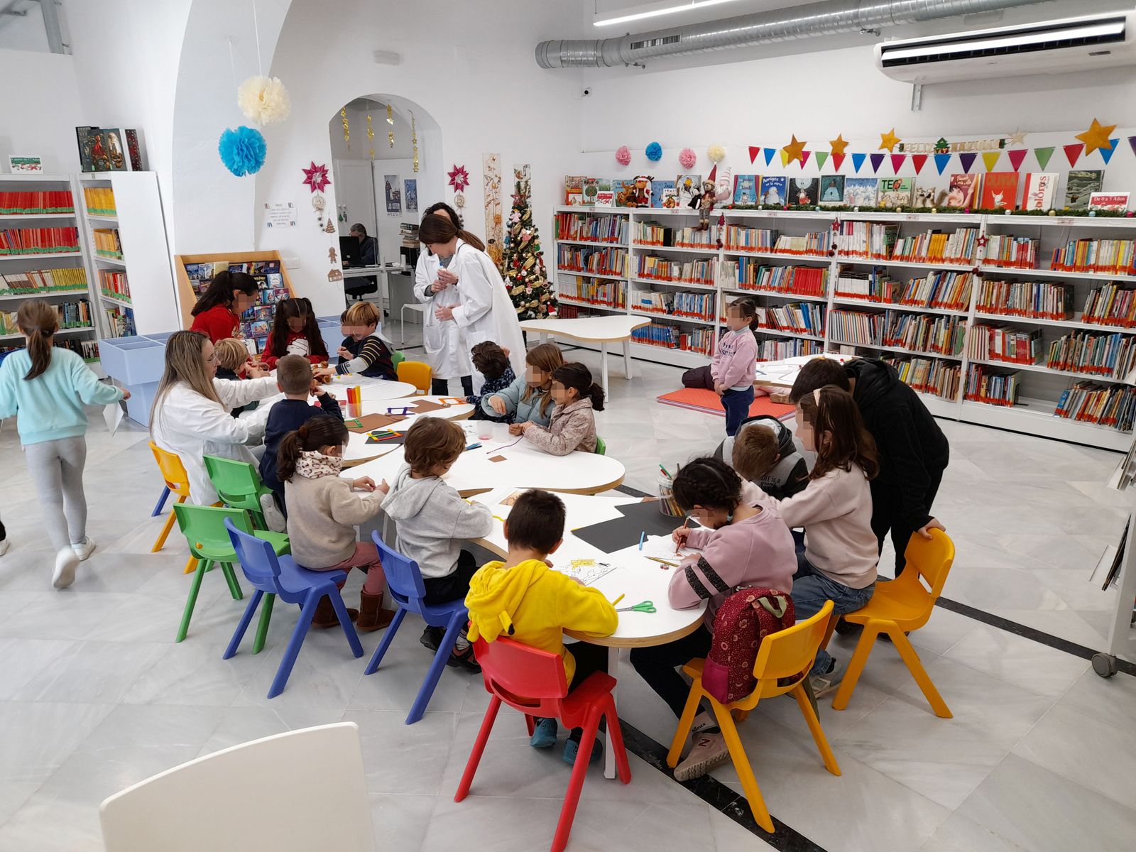 Tomares impulsa una ludoteca gratuita viernes y sábados para ayudar a los padres a conciliar