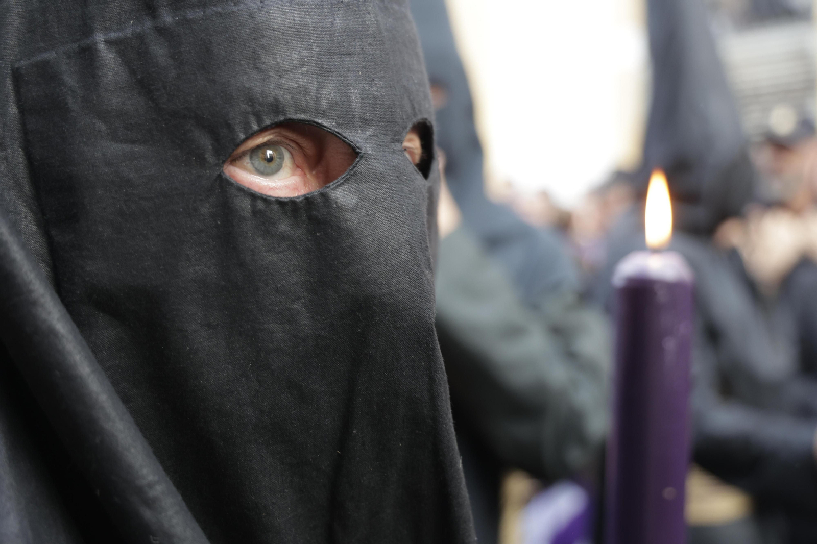 La salida de la Hermandad de las Penas en imágenes