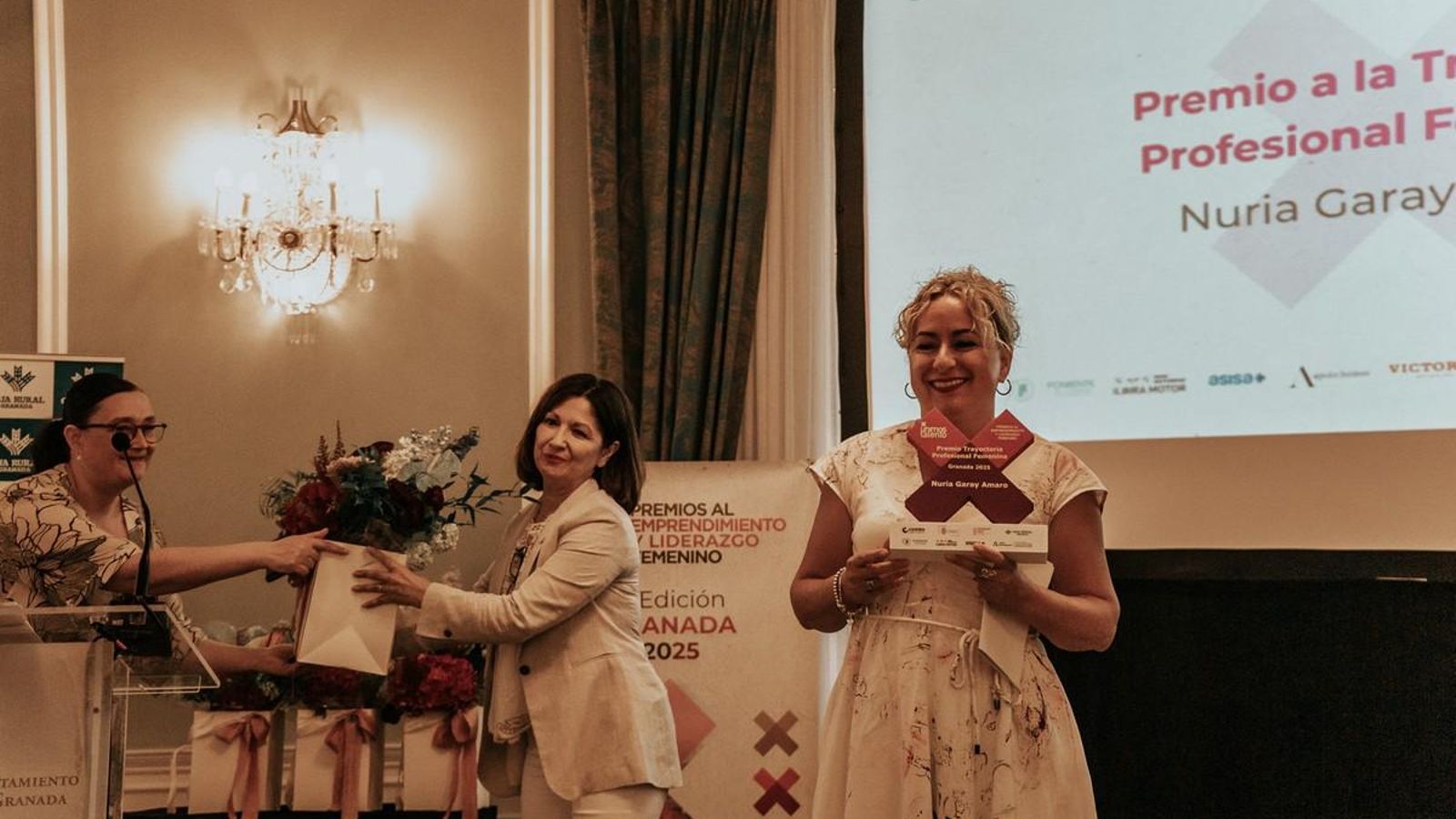 Entrega de galardones en los V Premios al Emprendimiento y Liderazgo Femenino de Granada Entrega de galardones en los V Premios al Emprendimiento y Liderazgo Femenino de Granada