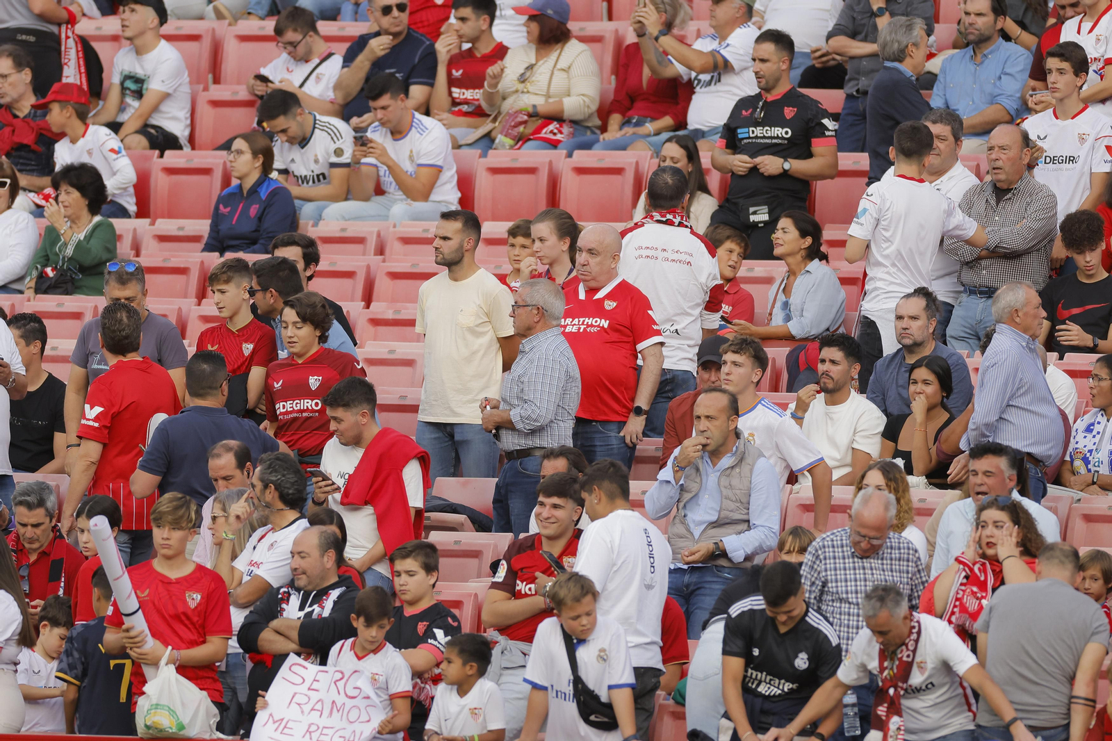 Búscate en las fotos del Sevilla-Madrid