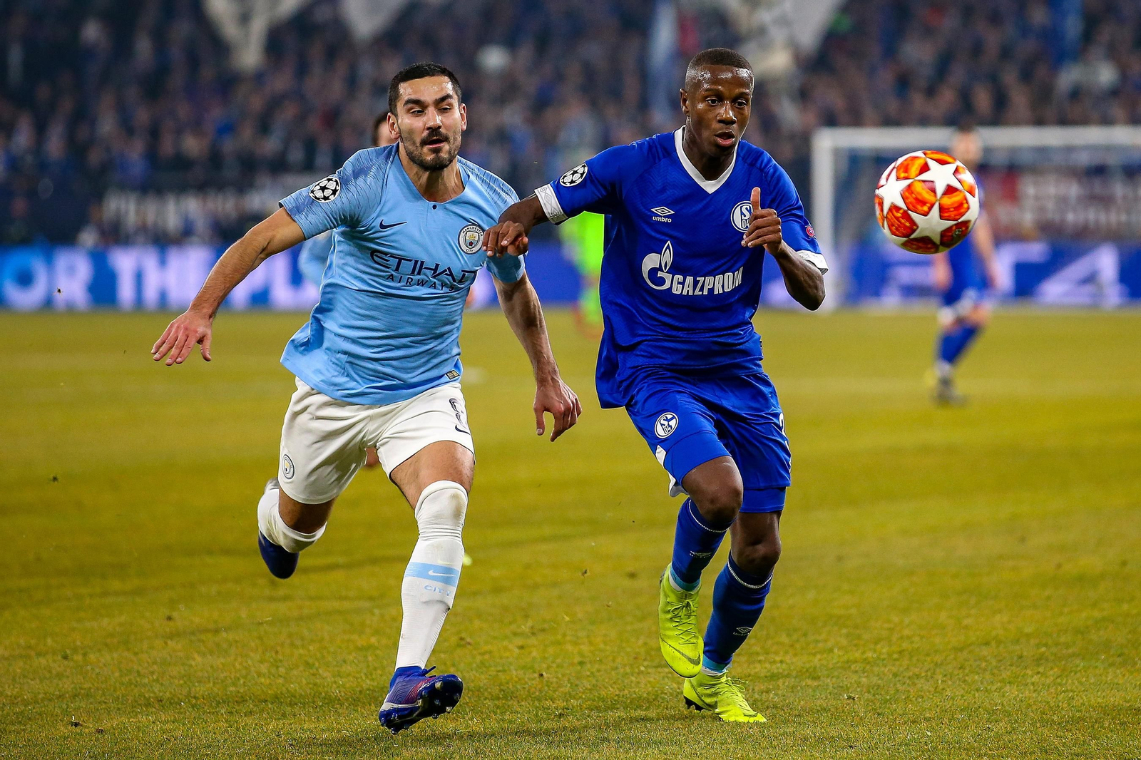 Mendyl, frente a Gündogan en un partido de Champions.