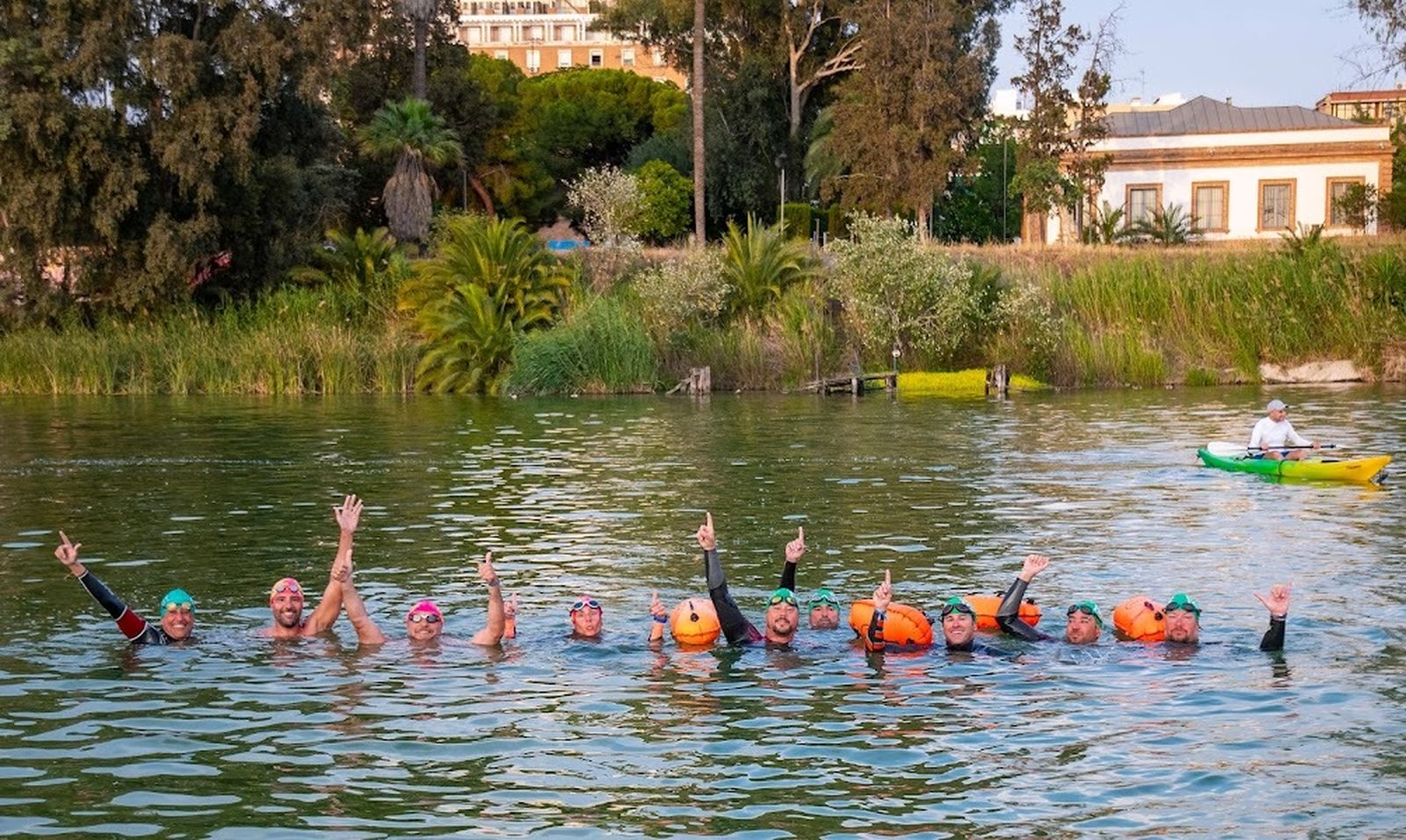 Triatlón a lo largo del Guadalquivir a beneficio de la Fundación Vicente Ferrer