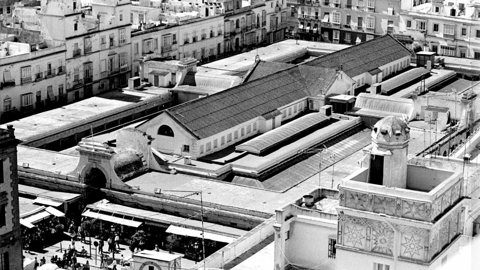 Así era el exterior del Mercado Central de Cádiz en 1996 antes de las obras de 2007 Así era el exterior del Mercado Central de Cádiz en 1996 antes de las obras de 2007