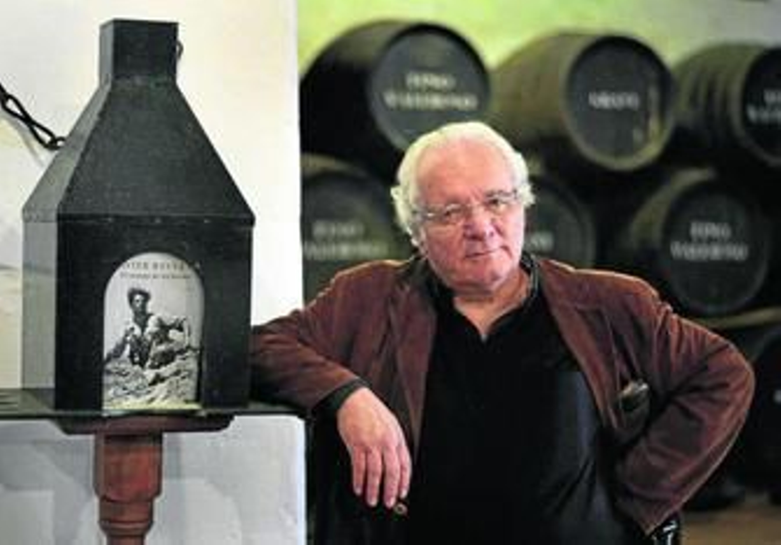 Javier Reverte (Madrid, 1944), en las bodegas Grant de El Puerto de Santa María.