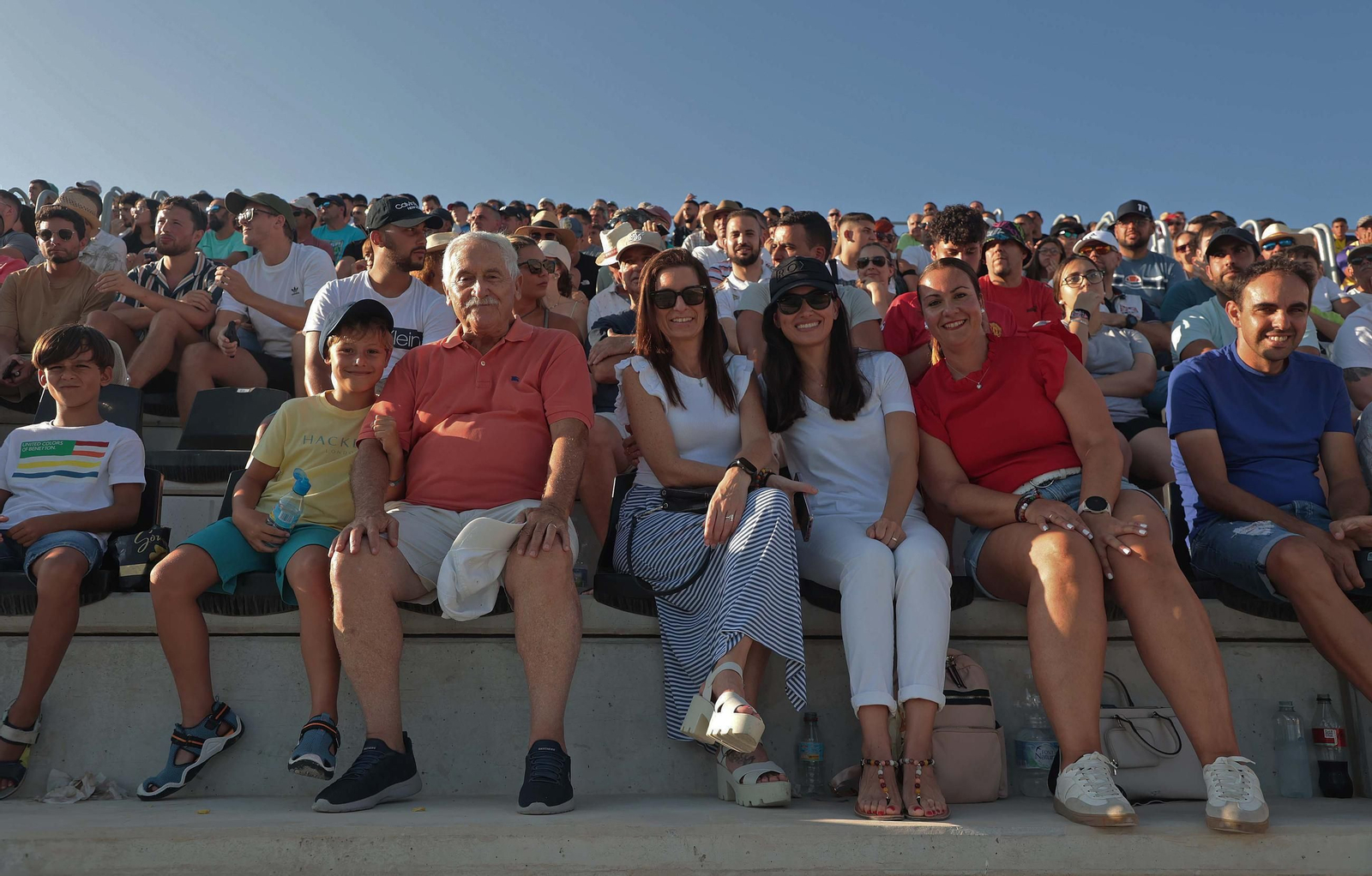 Búscate durante el Granada - Al Nassr en el Ciudad de La Línea
