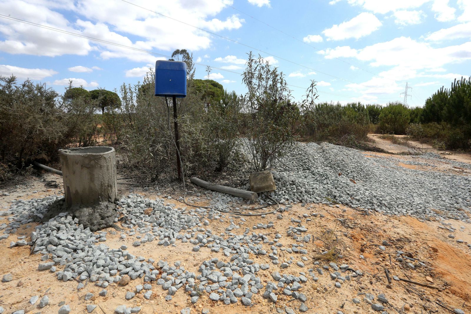 Uno de los pozos agrícolas en Lucena del Puerto sellado por la CHG.