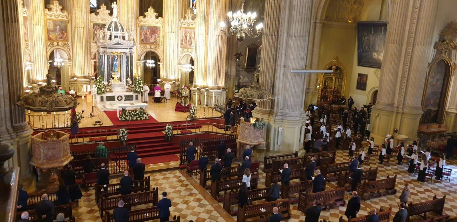 Misa inaugural del centenario de la Agrupación de Cofradías en la Catedral.