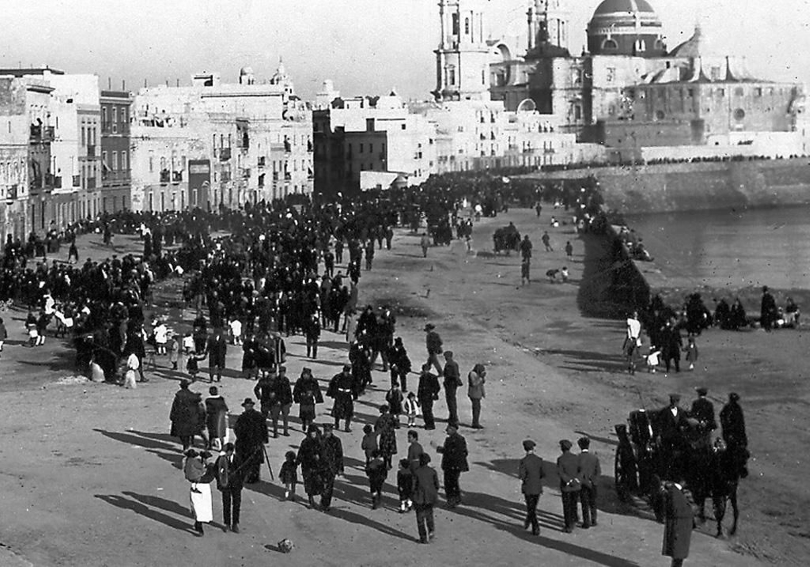 1942 hace 75 añosNo basta despiojarse en el Campo del Sur
