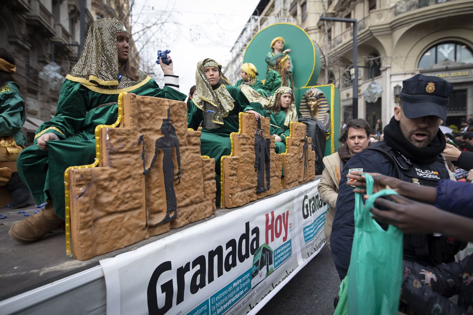 La Cabalgata de los Reyes Magos 2026 en Granada, en imágenes