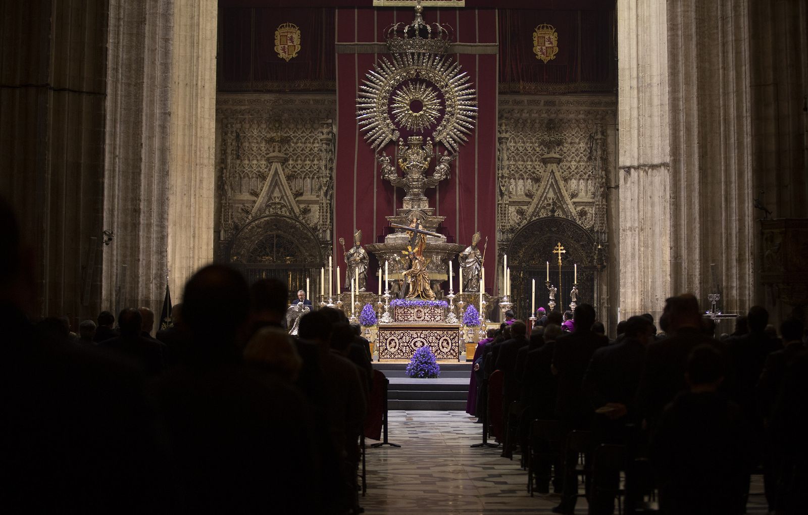 El Vía Crucis de las Hermandades, en imágenes