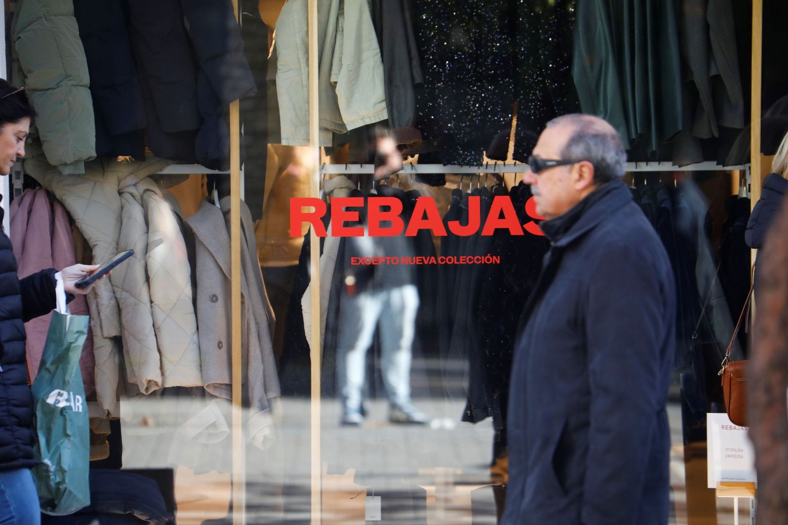 Los cordobeses se lanzan a por las rebajas de invierno, en imágenes
