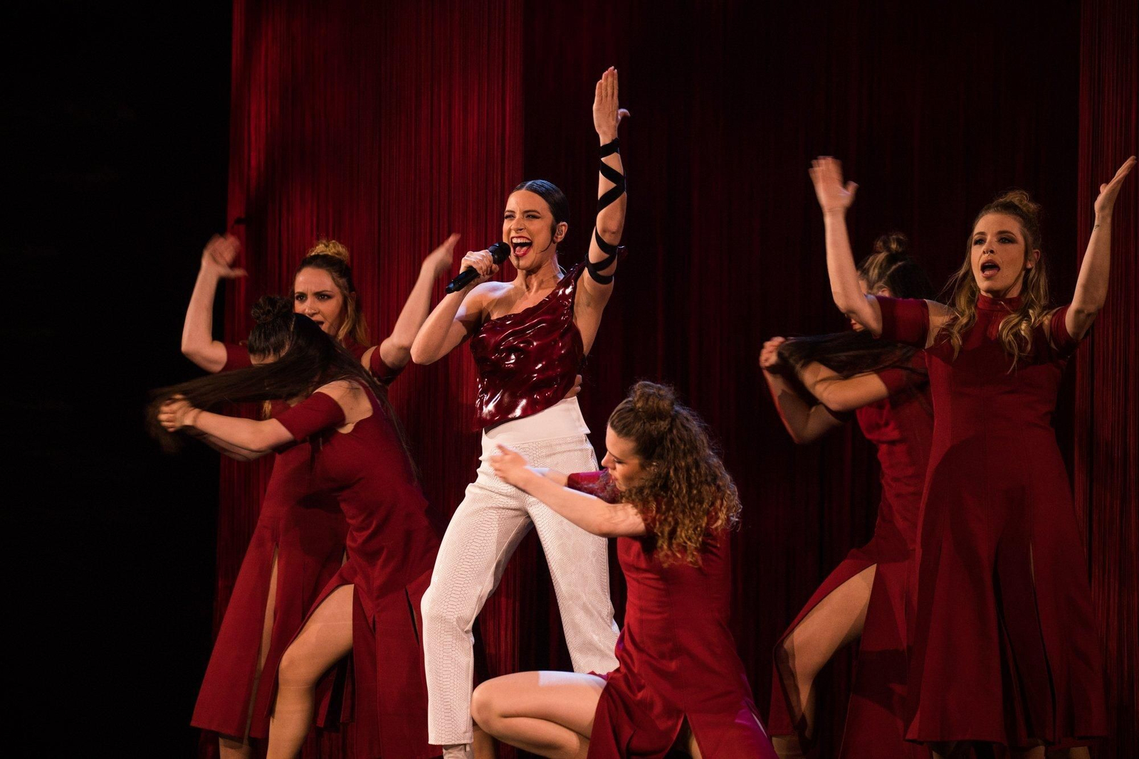 Blanca Paloma durante uno de sus ensayos en el escenario de Eurovisión 2023