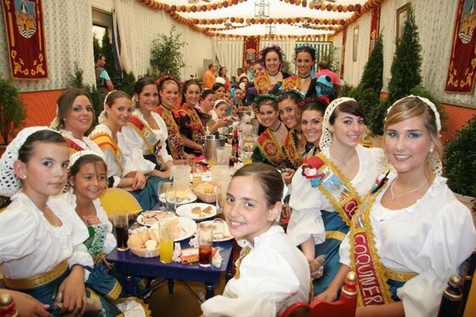 Las reinas de las fiestas de las localidades de la Bahía disfrutaron también de la Feria de El Puerto. 

Foto: Andres Mora