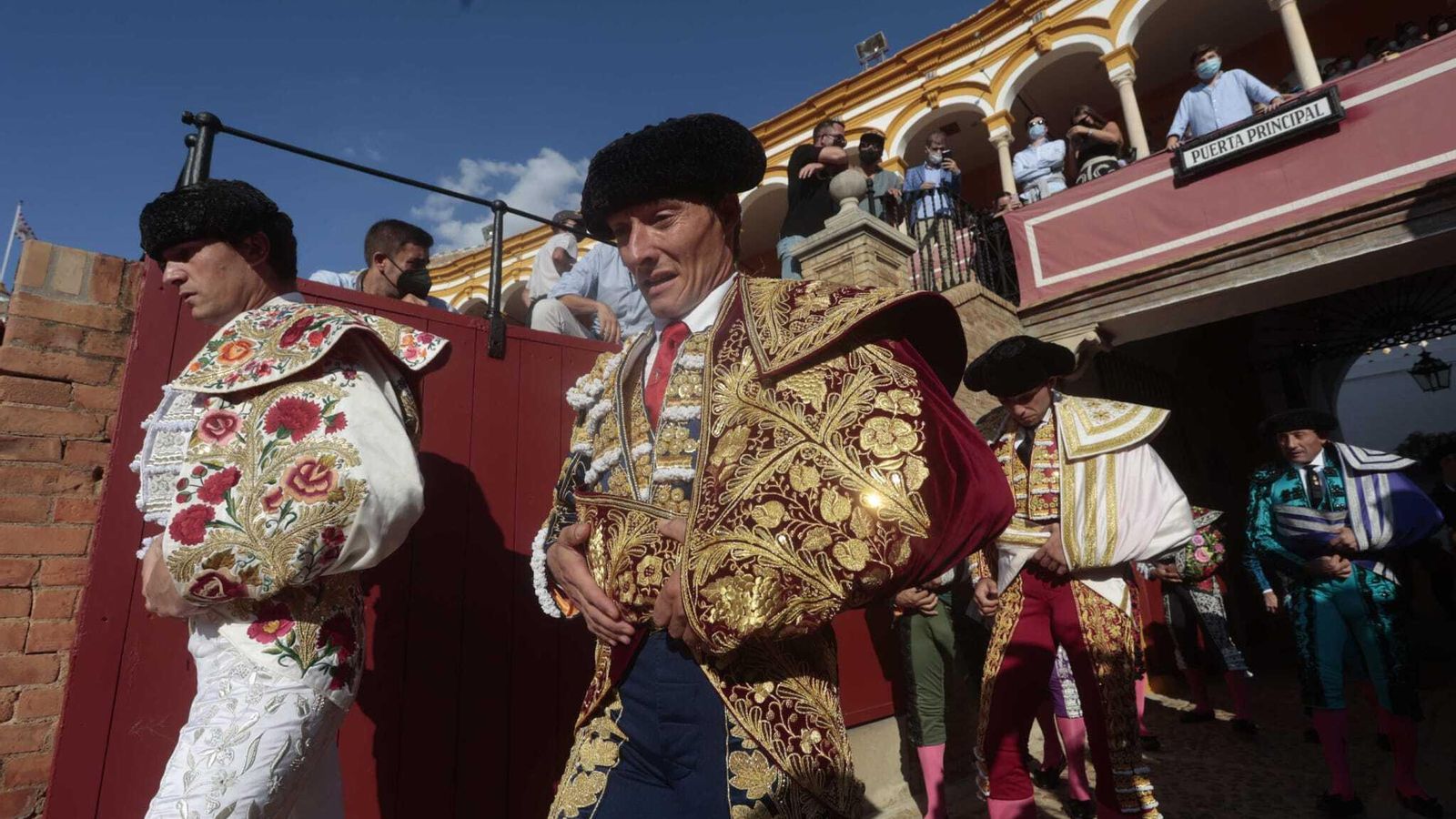 El paseíllo con los toreros de esta tarde.