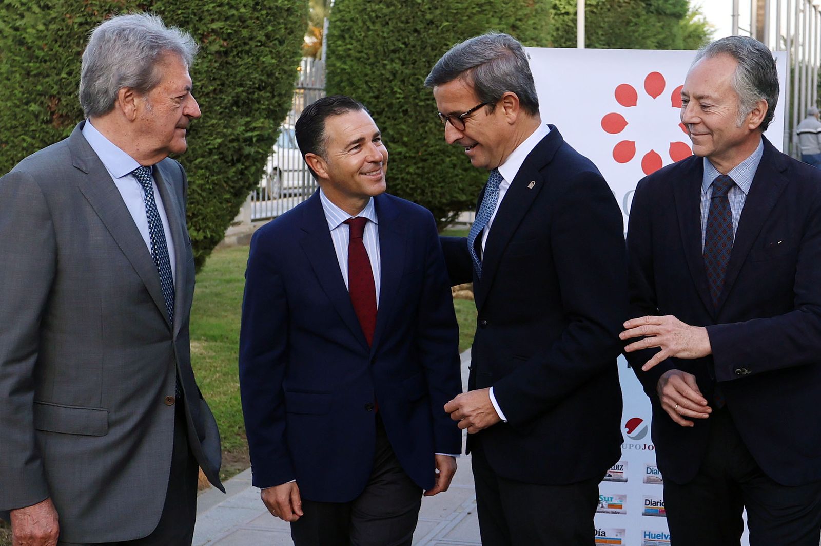 Imágenes de la recepción de los invitados al desayuno-coloquio con Jorge Paradela en el Foro Joly Andalucía