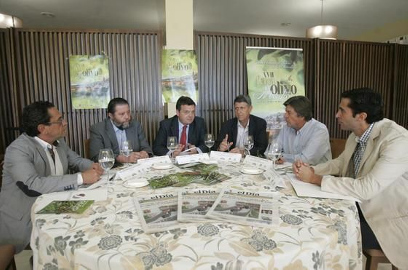 Mesa redonda con todos los ponentes. 

Foto: José Martínez