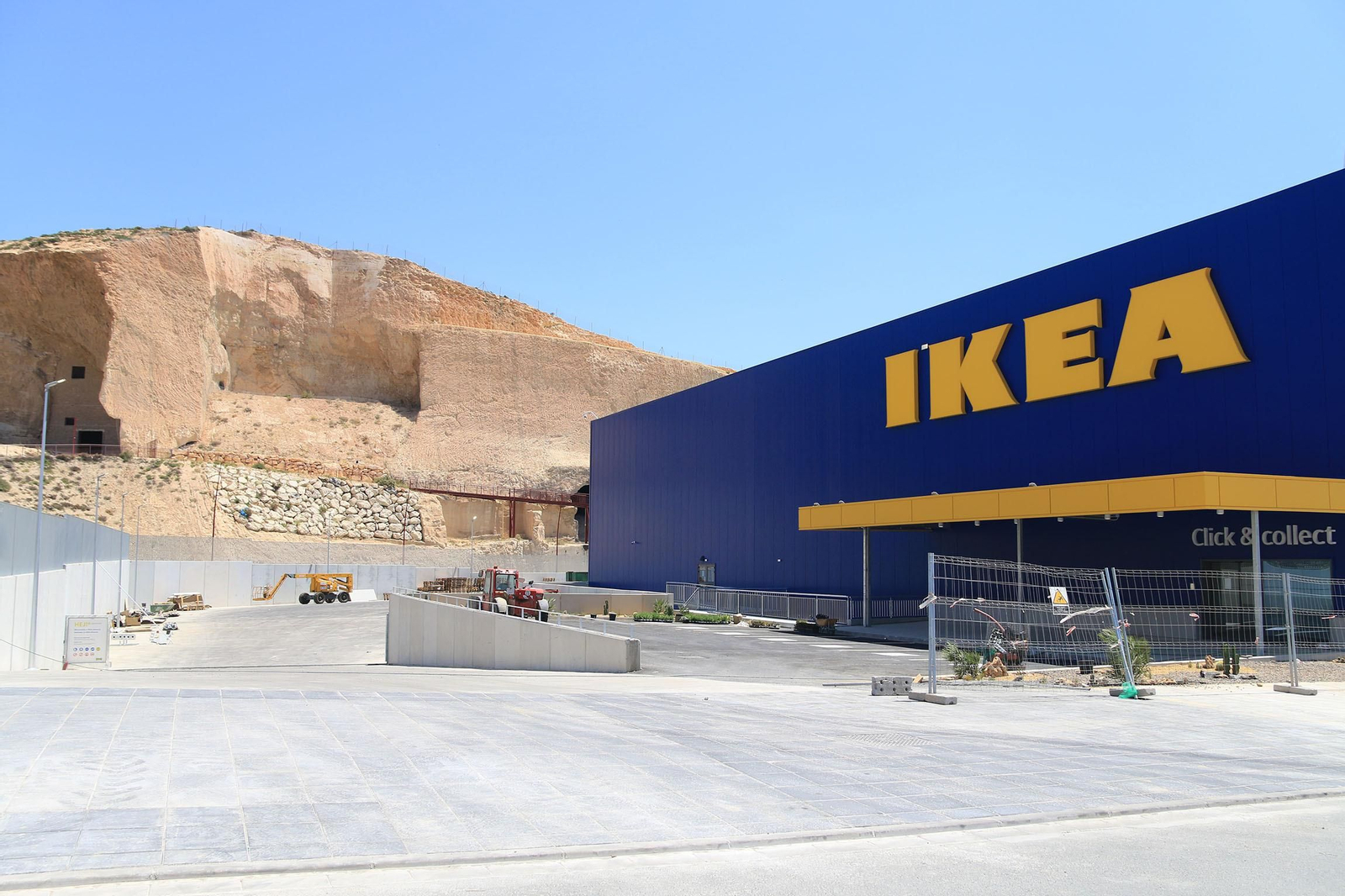 Últimos preparativos del Ikea antes de la inauguración