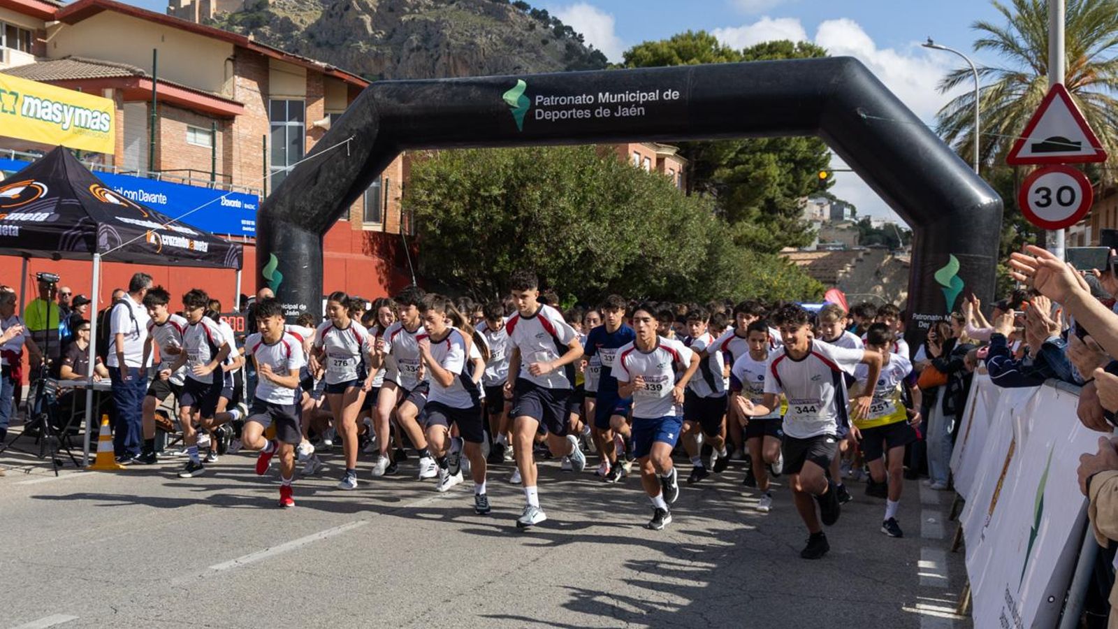 La carrera escolar de “La Gloria” que aúna inclusión y solidaridad, en imágenes