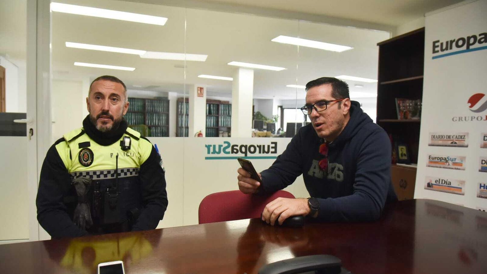 José María de Hoyos y Gabriel Marín en la redacción de Europa Sur, durante la entrevista.