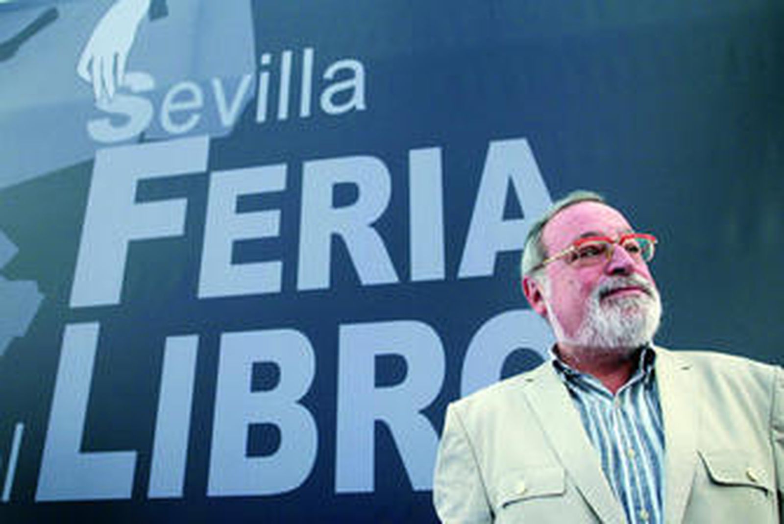 Savater: "La lectura nos permite descansar de ser nosotros mismos"