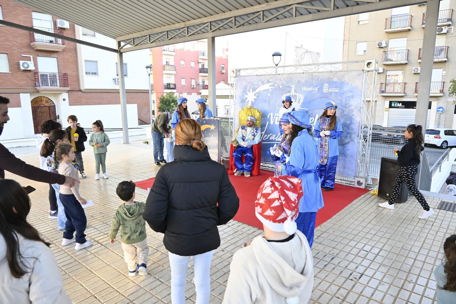 Recogida de cartas del paje real en la plaza Miguel Raya en el Molino, en imágenes